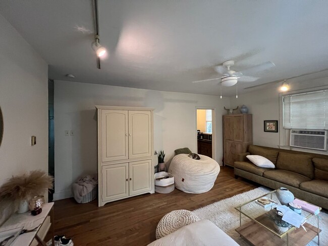 Building Photo - SOUTH DOWNS COTTAGE