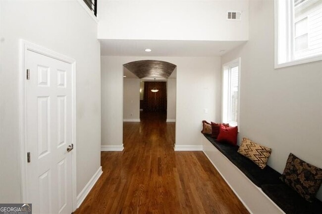 Building Photo - 1354 Brookhaven Village Cir NE