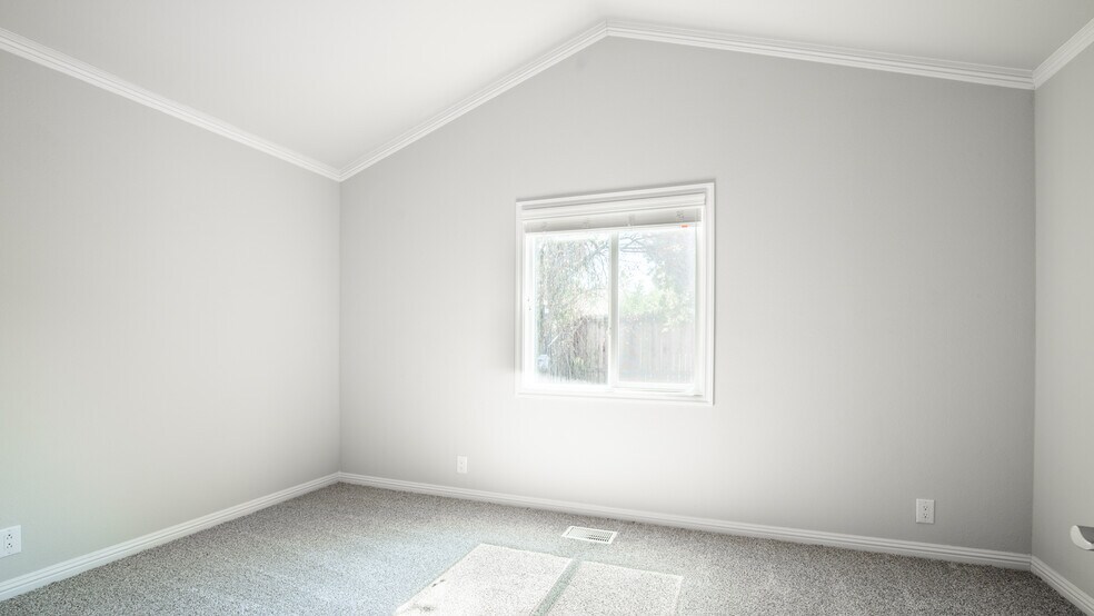 Building Photo - 408 Springvalley Dr
