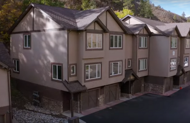 Building Photo - Lightner Creek Town Home Near Twin Buttes