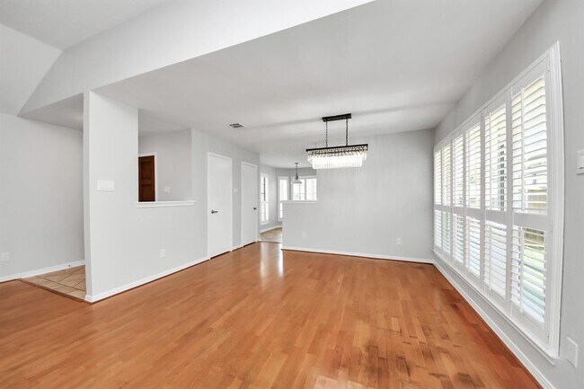 Building Photo - 12407 Meadow Ridge Dr