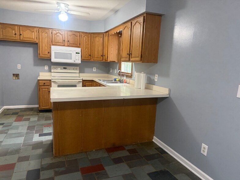 Building Photo - 6050 Hounds Bay Cir