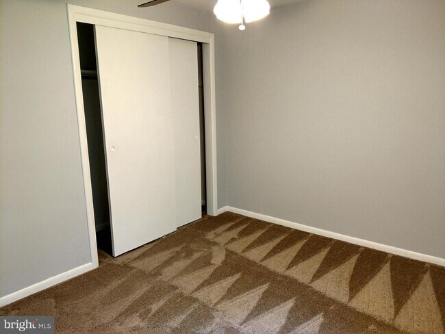 Building Photo - 250 Tanglewood Ln
