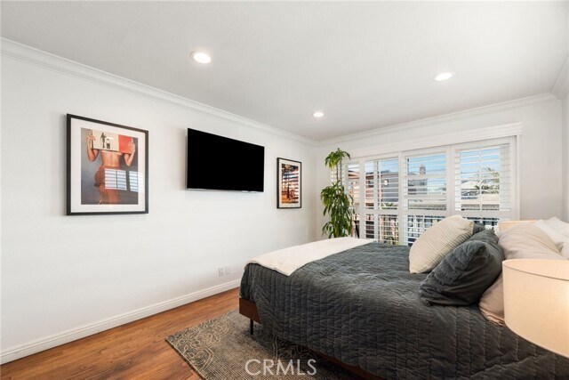 Building Photo - 330 28th St