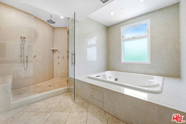 Building Photo - 4156 Sunswept Dr