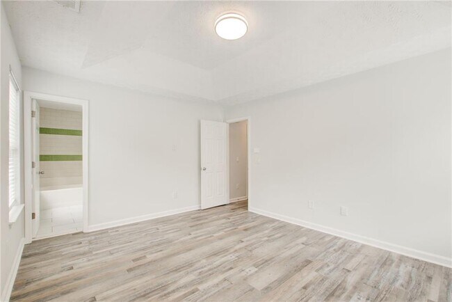 Building Photo - 2470 Stonegate Dr
