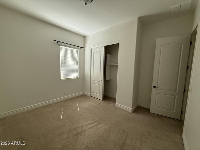 Building Photo - 4333 E Grand Canyon Dr