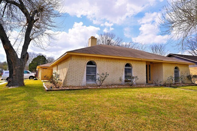 Building Photo - 11203 Verlaine Dr