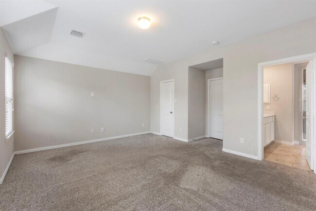 Building Photo - 5021 Lehman Oaks Dr