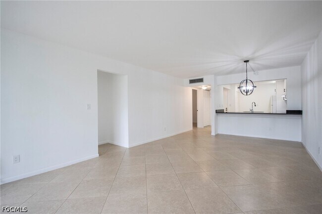 Building Photo - 1083 Forest Lakes Dr