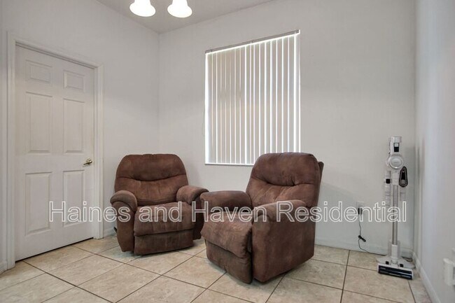 Building Photo - 546 Pineloch Dr