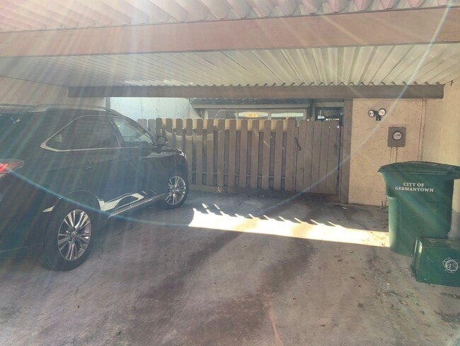 Building Photo - 2BD/1.5BA Townhouse in Germantown!