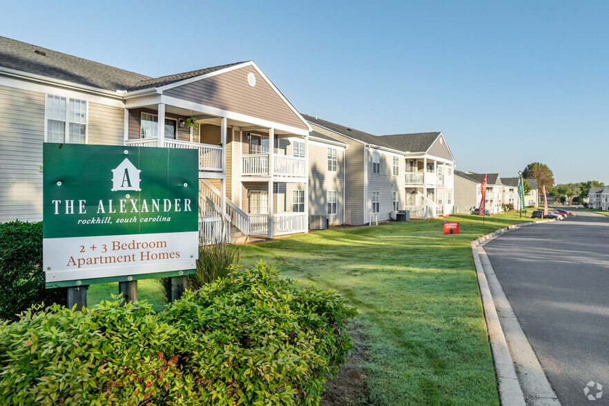 The Alexander - The Alexander Apartment Homes