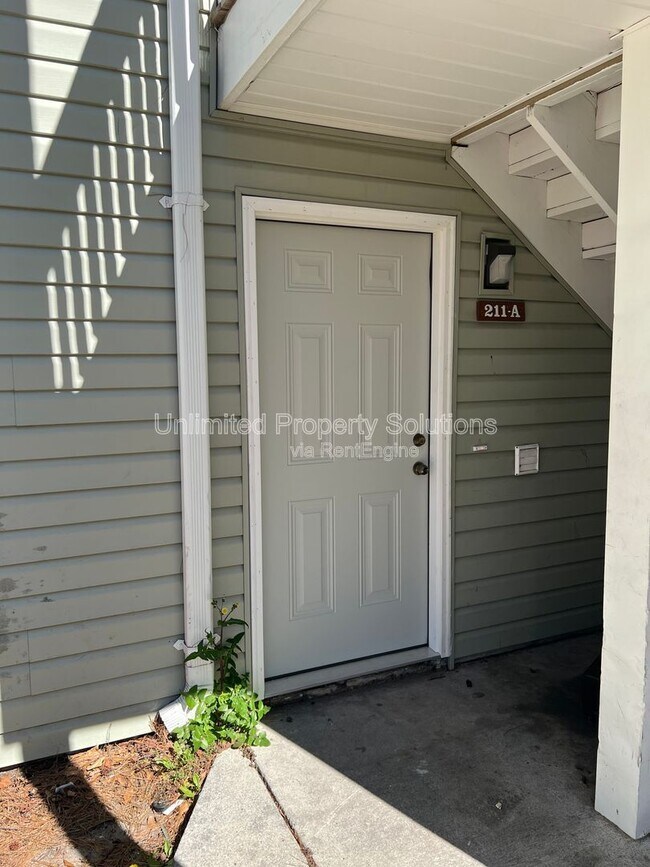 Building Photo - 211 Sunn Aire Ct