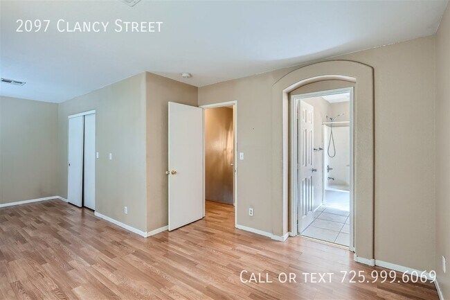 Building Photo - Charming Wexford Village Home: Open Layout...