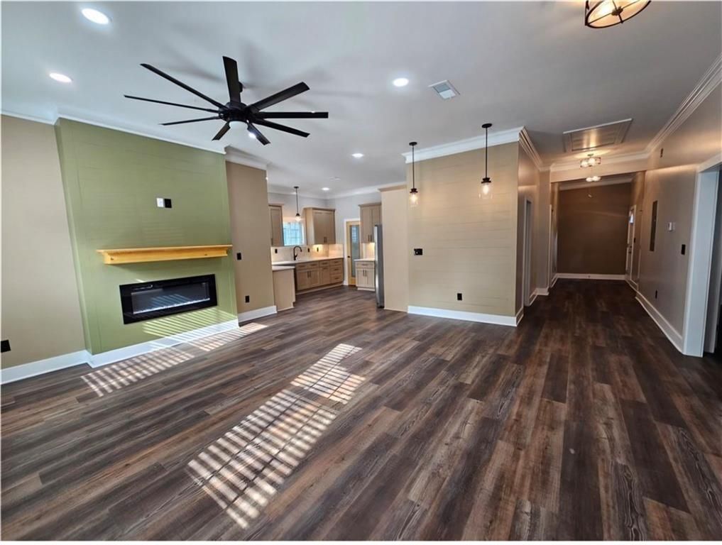 Building Photo - 198 Wellington St SW