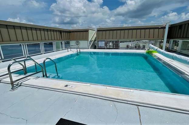 Building Photo - 1500 Park Beach Cir