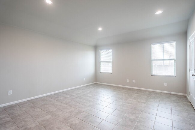 Building Photo - 7616 Silver Crk Ct