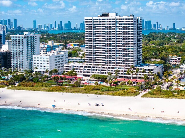 Building Photo - 2555 Collins Ave