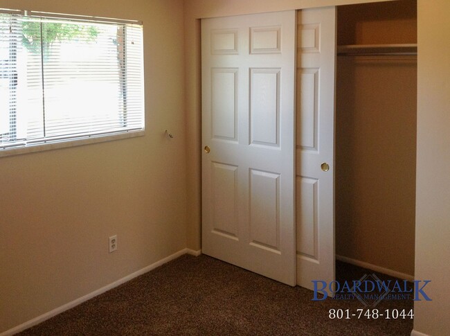 Building Photo - Exceptional Pet Friendly 5 Bedroom Home in...