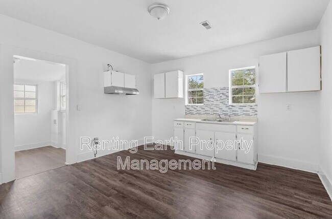 Building Photo - 4745 Court S