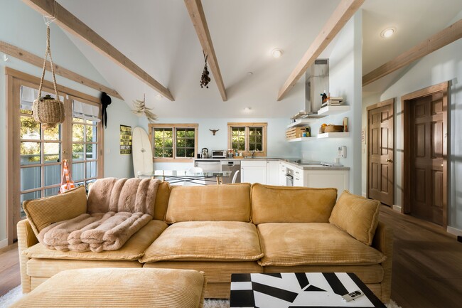 Building Photo - 2915 Hidden Valley Ln