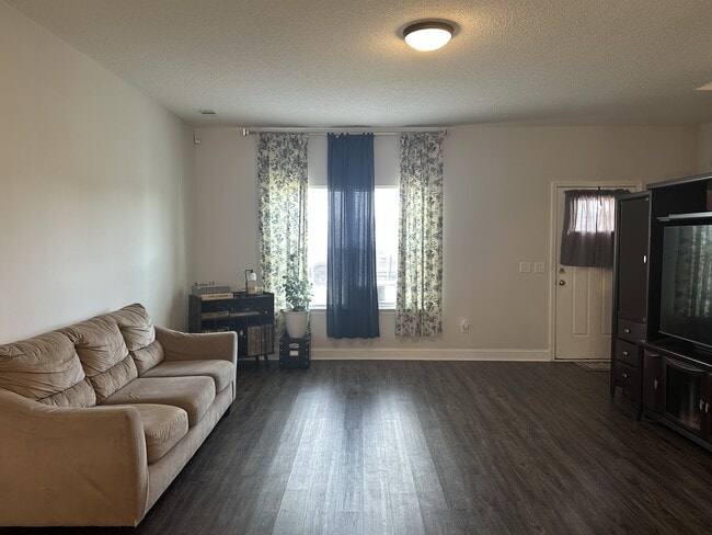 Building Photo - 345 Mcclelland Lp NE