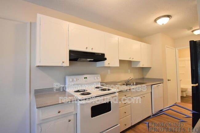 Building Photo - 706 NE 99th Ave