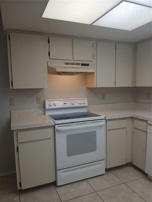 Building Photo - 3321 Whispering Dr S