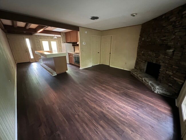 Building Photo - Hampton 1351-1353