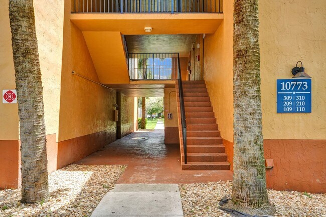 Building Photo - Updated 2 Bed, 2 Bath 1st Floor Condo with...
