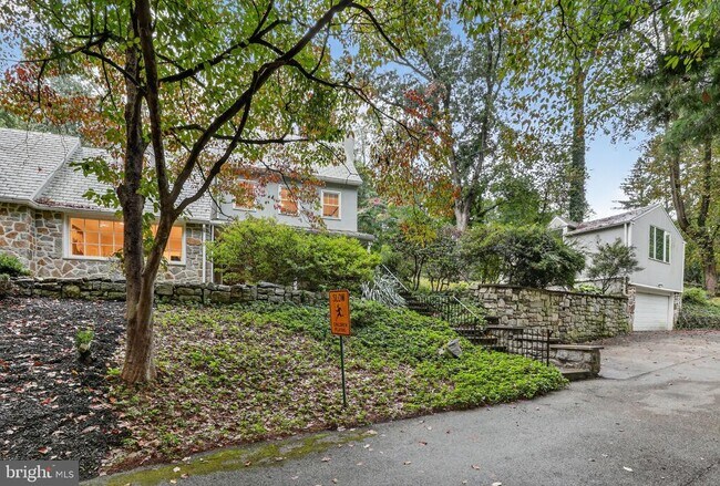 Primary Photo - 829 Bryn Mawr Ave