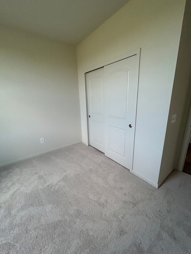 Building Photo - Newly Constructed 5 Bedroom Single Family ...
