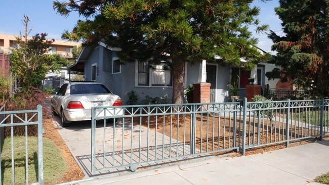 Building Photo - 4230-4232 Swift Ave