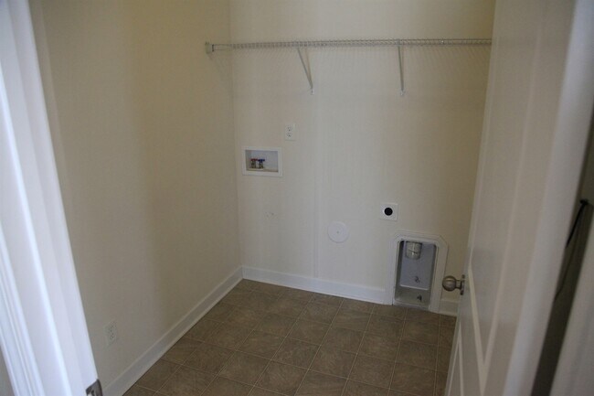 Building Photo - Perfect 4bd/2.5bth home in desirable Millb...