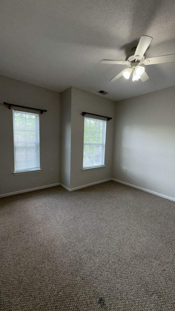Building Photo - 5821 Ludington Dr