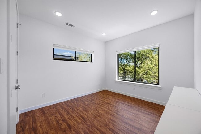 Building Photo - 480A Starlight Village Unit