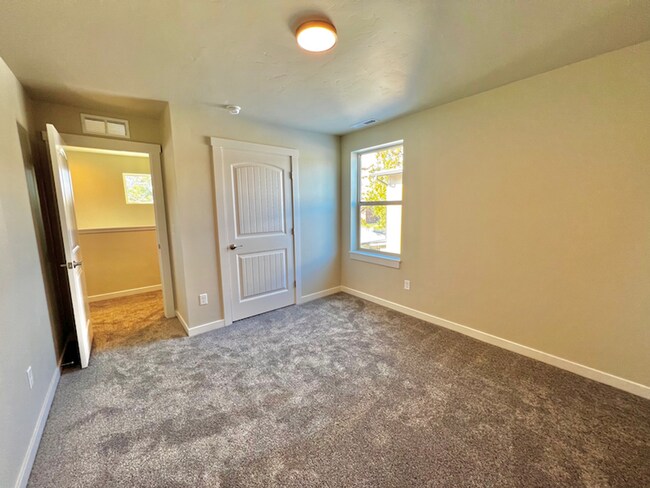 Building Photo - 5899 Castle Dr