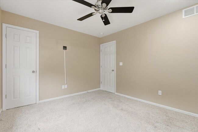 Building Photo - 420 N Village Cir