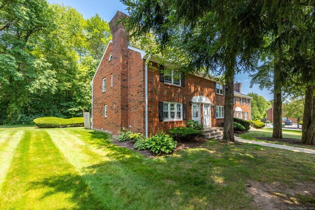 Building Photo - 11 Brandywine Ln