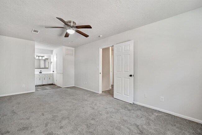 Building Photo - 23410 Earlmist Dr