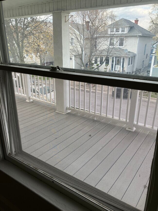 Building Photo - 55 E Hazeltine Ave