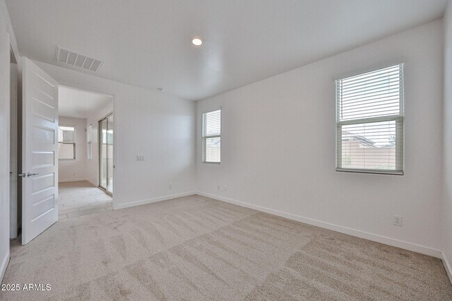 Building Photo - 16828 W Evergreen Rd