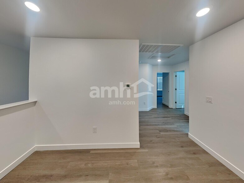 Building Photo - 7344 S Avenida Obelo