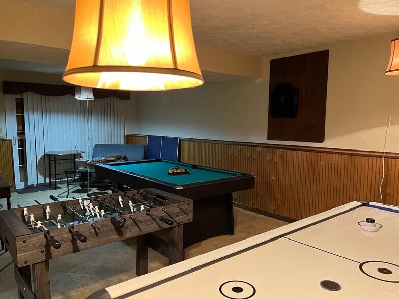 Building Photo - 210 Pinehurst Ln