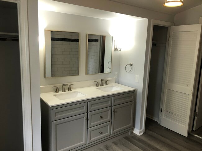 Building Photo - 488 Caroline Street