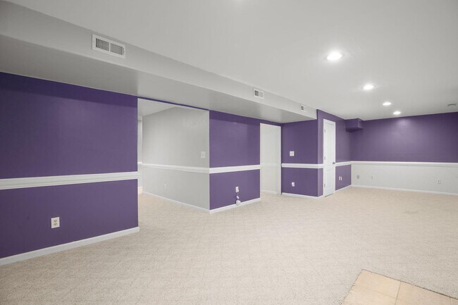 Building Photo - 10205 N Hampton Ln