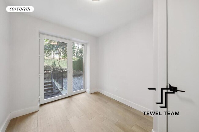 Building Photo - 81 W 118th St