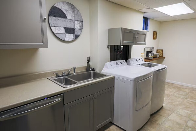 Building Photo - 6659 Upham Dr