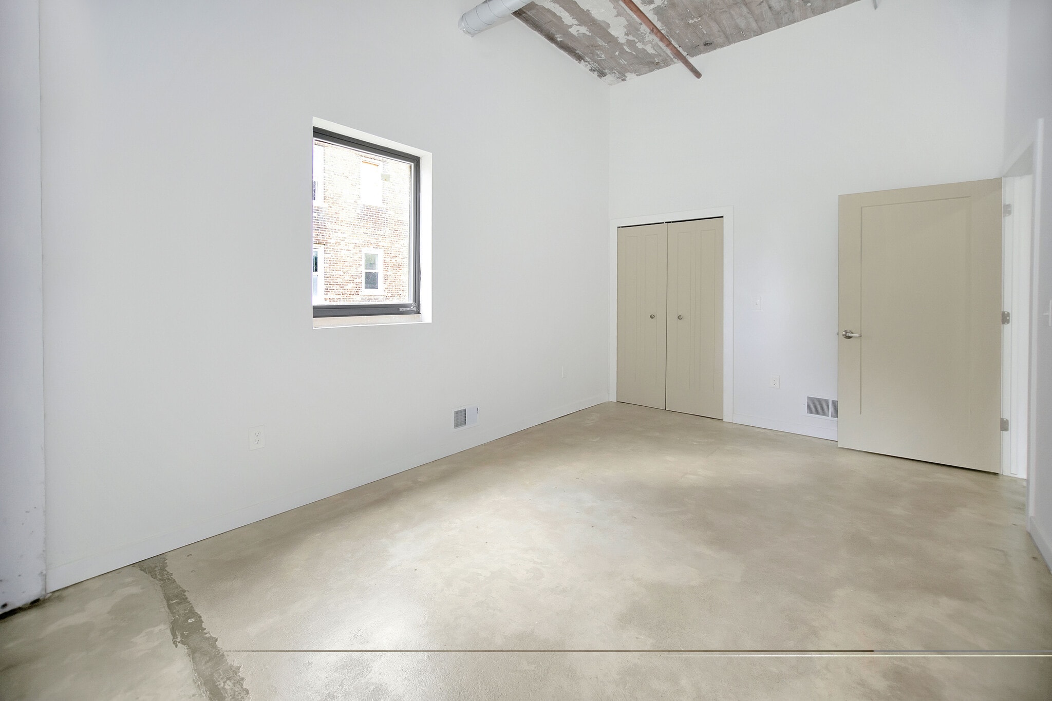 Building Photo - 470 Brainard St